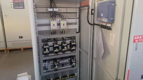 消防水泵房應(yīng)該放什么消防控制柜？