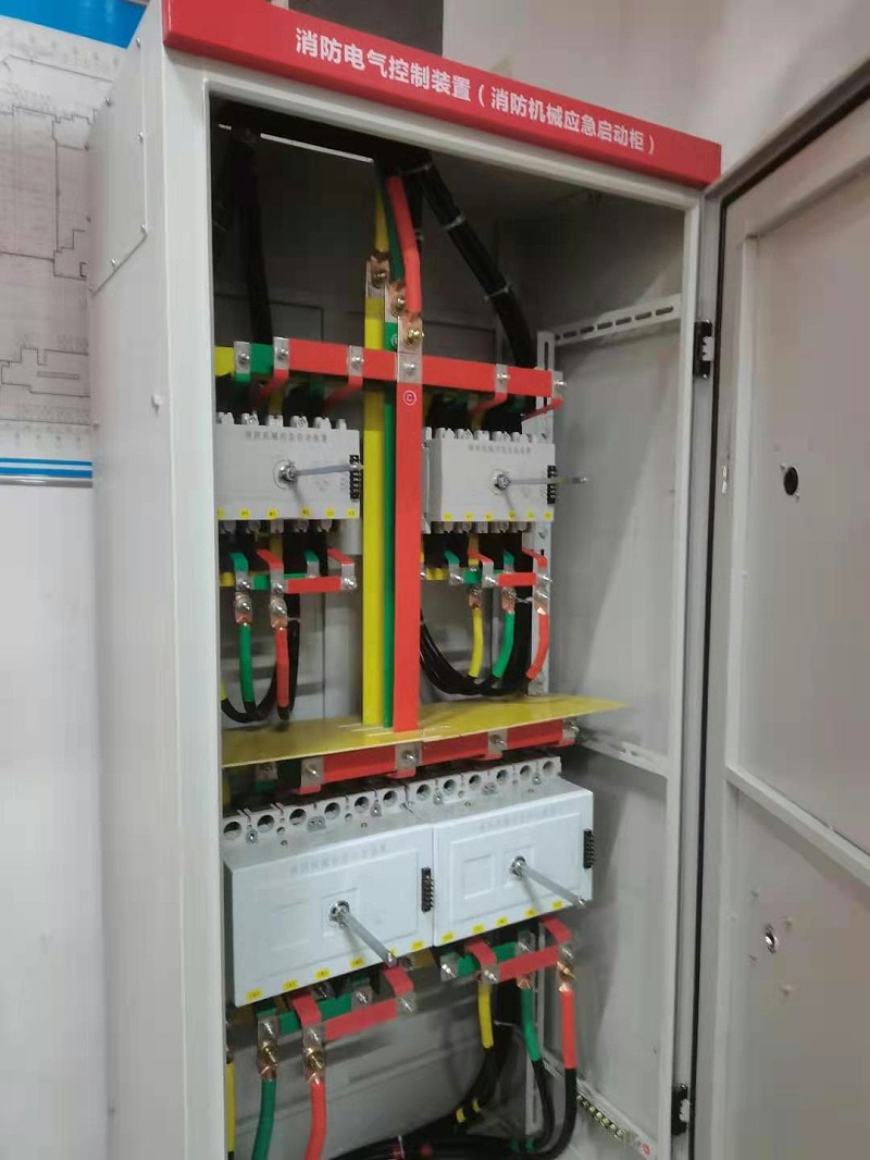 機械應(yīng)急控制柜內(nèi)部